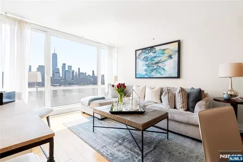 2 2nd St #1704, Jersey City, NJ 07302