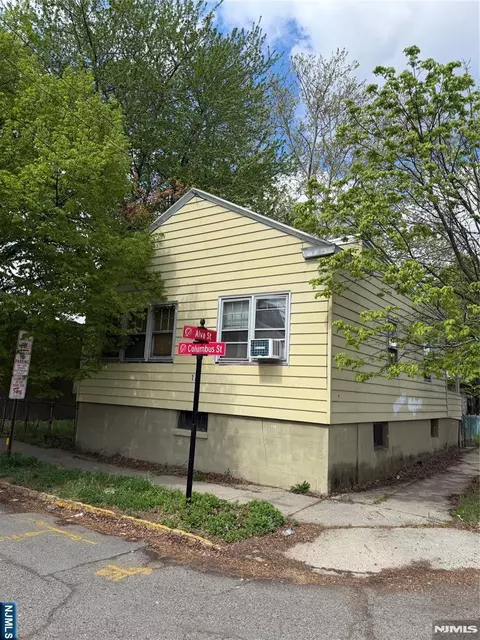 39 Columbus St, Bloomfield, NJ 07003