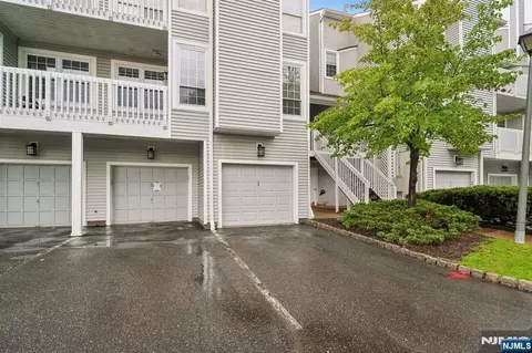 25 Markham Cir, Englewood, NJ 07631