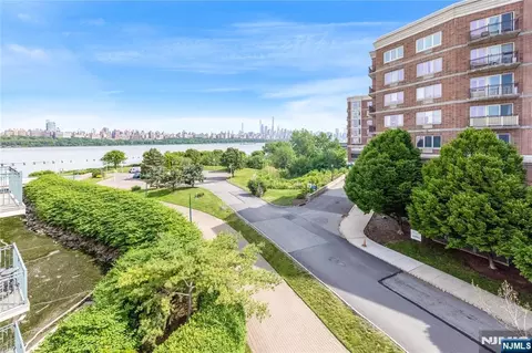337 The Promenade #337, Edgewater, NJ 07020