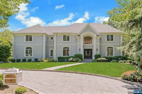210 Woodmere Ct, Franklin Lakes, NJ 07417