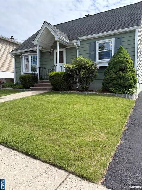 364 Roosevelt Ave, Lyndhurst, NJ 07071