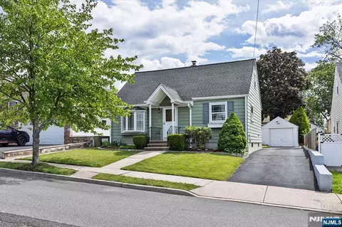 364 Roosevelt Ave, Lyndhurst, NJ 07071