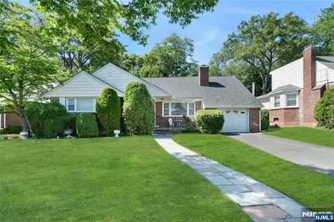 10-01 Plymouth Dr, Fair Lawn, NJ 07410