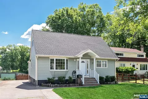 20 Riverview Cir, Little Falls, NJ 07424
