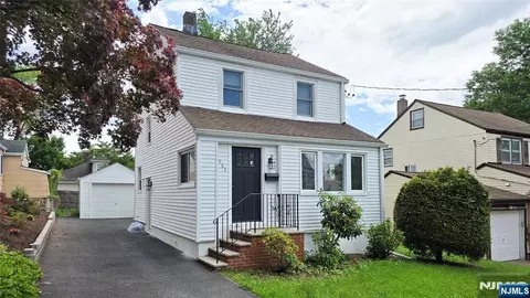 564 Maple Ave, Teaneck, NJ 07666
