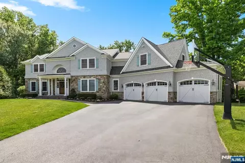 2 Weimer Ct, Allendale, NJ 07401