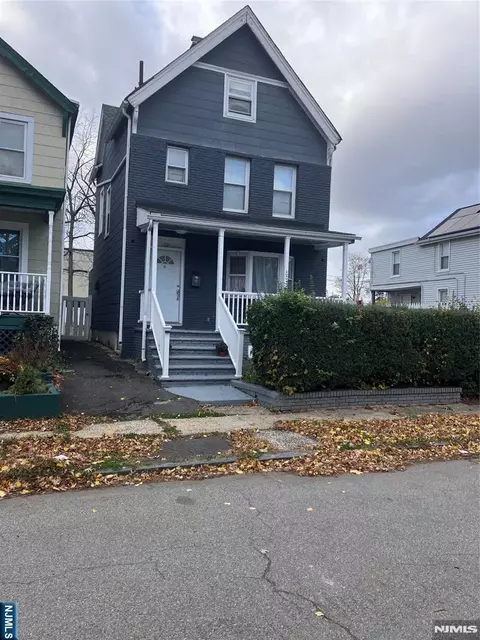 21 Lake St, East Orange, NJ 07017