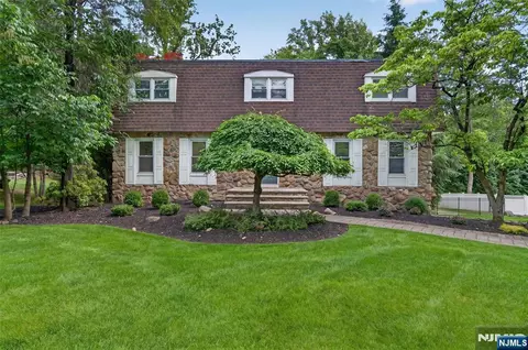 559 Wayne Dr, River Vale, NJ 07675