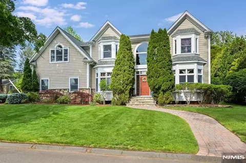 111 Magnolia Ave, Cresskill, NJ 07626