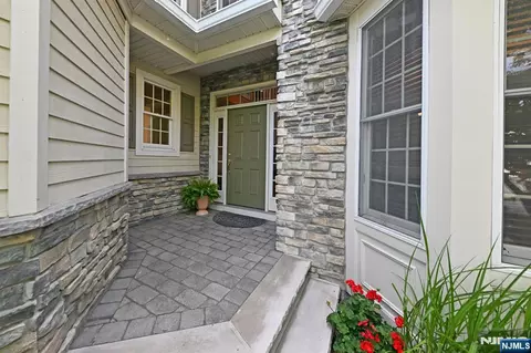 3 Schindler Ct, Saddle River, NJ 07458