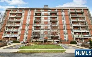 4 Horizon Rd #G-3, Fort Lee, NJ 07024