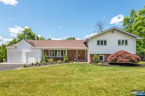 68 Mandeville Dr, Wayne, NJ 07470