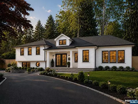 101 Laurel Ave, Livingston, NJ 07039