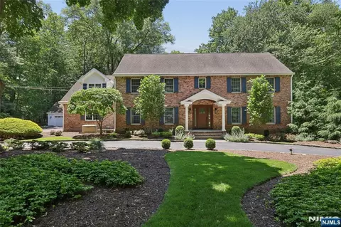 27 Duane Ln, Demarest, NJ 07627