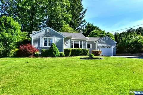 11 Mountain Ridge Dr, Wayne, NJ 07470