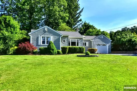 11 Mountain Ridge Dr, Wayne, NJ 07470