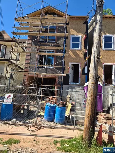 14 Cliff St, Newark, NJ 07106