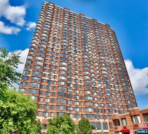 100 Old Palisade Rd #3408, Fort Lee, NJ 07024