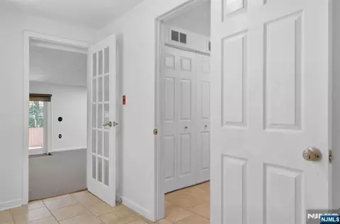 Entry Way - 27 Shady Ter, Wayne, NJ 07470 photo 5 of 6