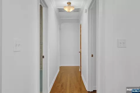 Entry Way - 27 Shady Ter, Wayne, NJ 07470 photo 3 of 6
