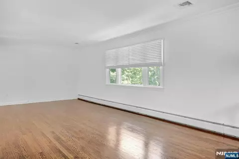 Living - 27 Shady Ter, Wayne, NJ 07470 photo 2 of 5