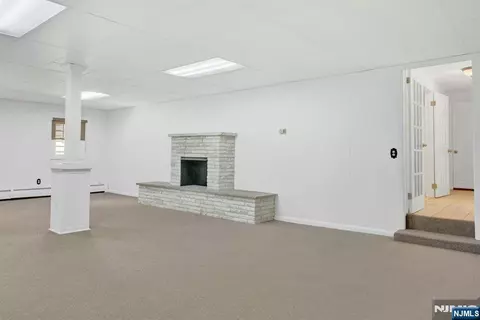 Living - 27 Shady Ter, Wayne, NJ 07470 photo 4 of 5