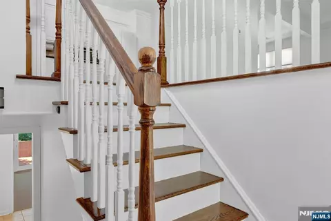 Entry Way - 27 Shady Ter, Wayne, NJ 07470 photo 4 of 6