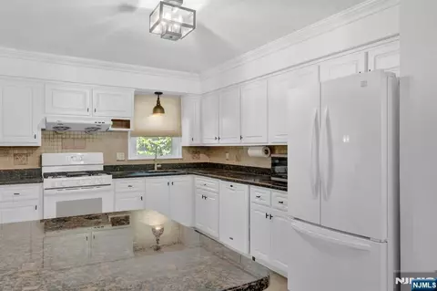 Kitchen - 27 Shady Ter, Wayne, NJ 07470 photo 2 of 2