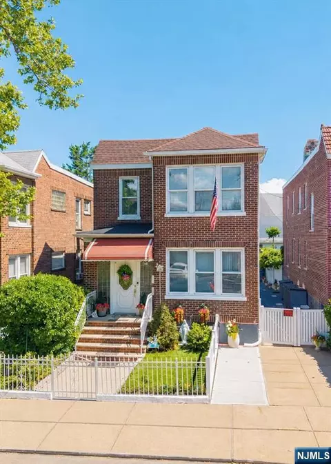 9040 Barr Pl, North Bergen, NJ 07047