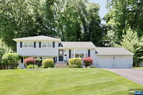11 Henry Ave, Park Ridge, NJ 07656