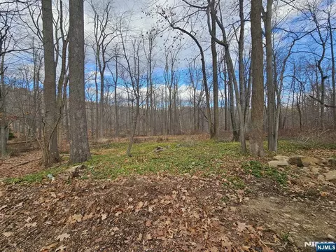 34 Starlight Dr, Morris Township, NJ 07960