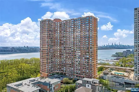 100 Old Palisade Rd #1801, Fort Lee, NJ 07024