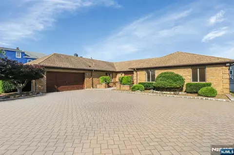 733 1st St, Lyndhurst, NJ 07071