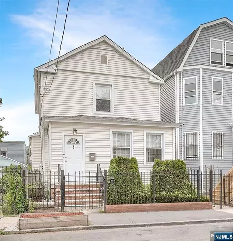 64 Norwood St, Newark, NJ 07106