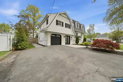 Exterior - 13 Dogwood Ct, Paramus, NJ 07652 photo 2 of 4