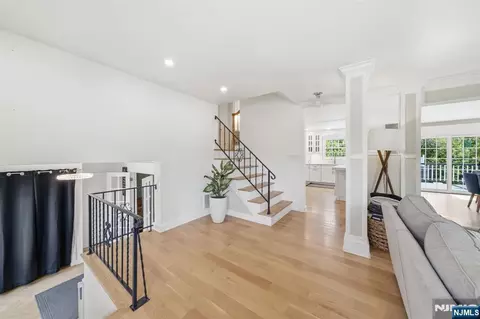 Entry Way - 13 Dogwood Ct, Paramus, NJ 07652 photo 2 of 2