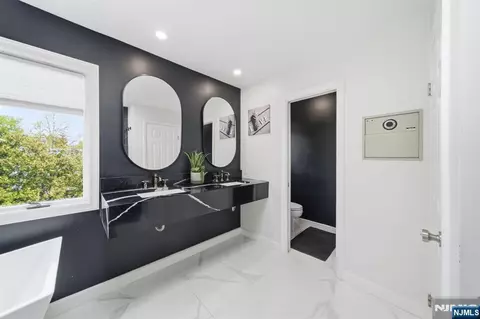 Bath - 13 Dogwood Ct, Paramus, NJ 07652 photo 6 of 6