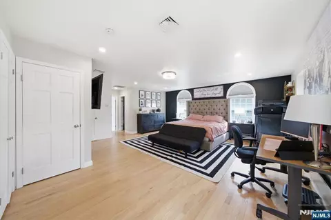 Bedroom - 13 Dogwood Ct, Paramus, NJ 07652 photo 5 of 5