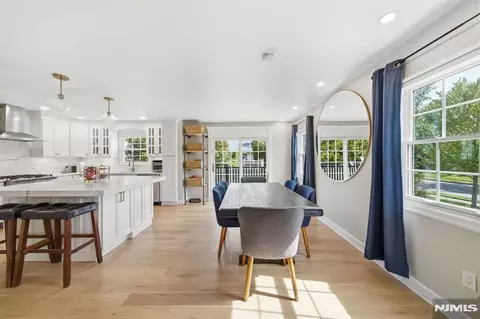 13 Dogwood Ct, Paramus, NJ 07652