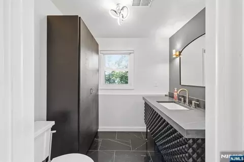 Bath - 13 Dogwood Ct, Paramus, NJ 07652 photo 1 of 6