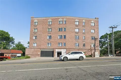 399 11th St #403, Palisades Park, NJ 07650