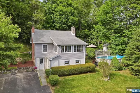8 Ivan Rd, West Milford, NJ 07480