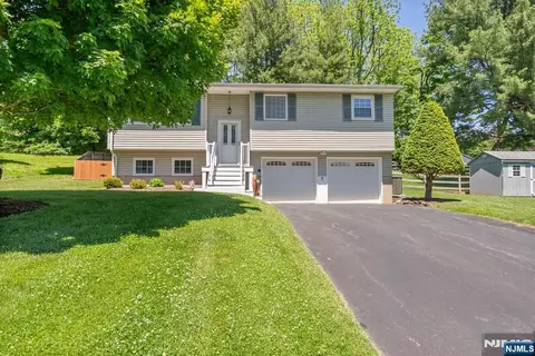 34 Beavers St, High Bridge, NJ 08829