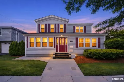 566 2nd St, Carlstadt, NJ 07072