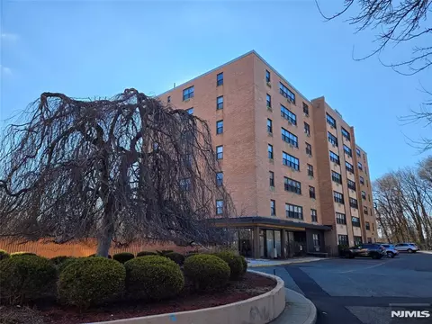 2348 Linwood Ave #3L, Fort Lee, NJ 07024