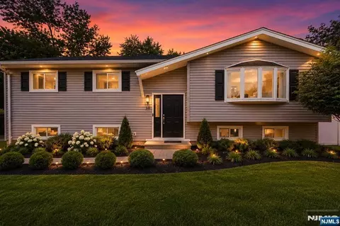 34 Middletown Rd, Montvale, NJ 07645