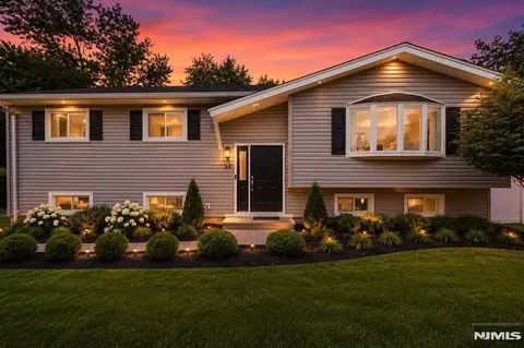 34 N Middletown Rd, Montvale, NJ 07645