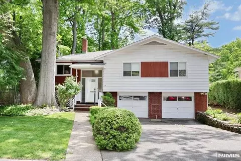 65 Haven Ave, Bergenfield, NJ 07621