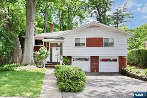 65 Haven Ave, Bergenfield, NJ 07621